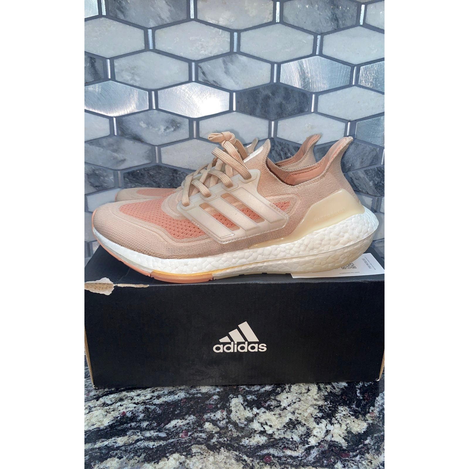Adidas Womens Ultraboost 21 Running Shoes Sz 9